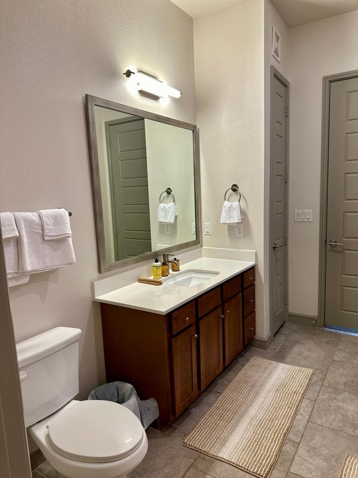 Downtown Houston Cozy Queen Suite מראה חיצוני תמונה